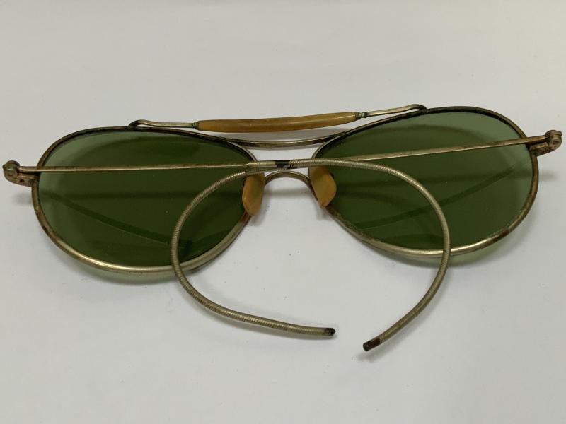 Pair of Aviator Sunglasses AN-6531-1 Type II
